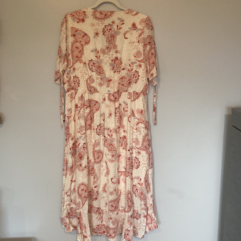 Torrid MIDI Swiss Linen Surplice Dress Paisley SZ 1 Beige Blush Pink Blue NWT - Picture 5 of 9